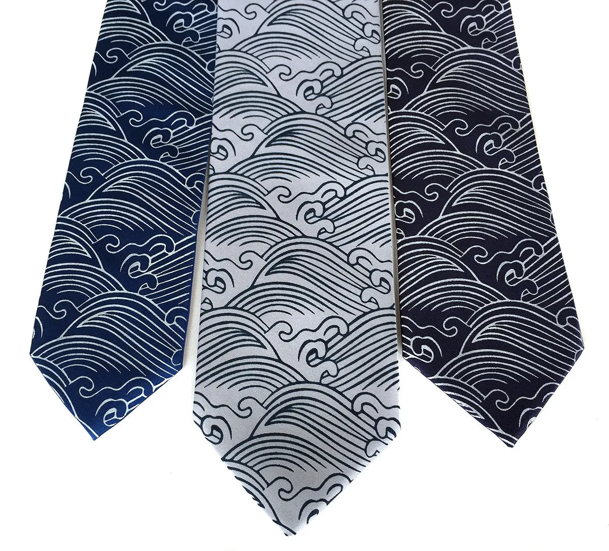 Crashing Waves silk necktie. Japanese nautical print tie.