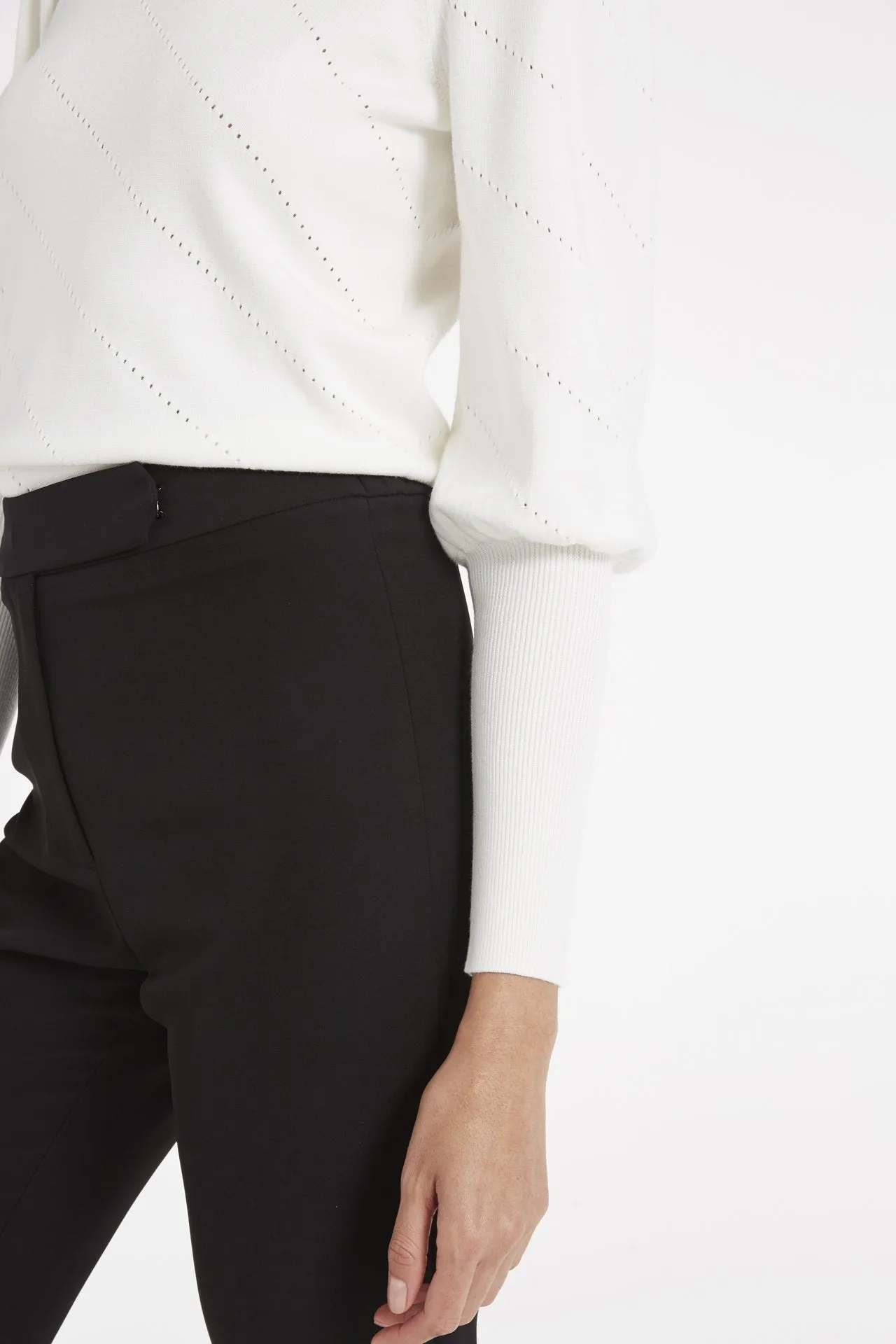 Diagonal Pointelle Poof Sleeve Top