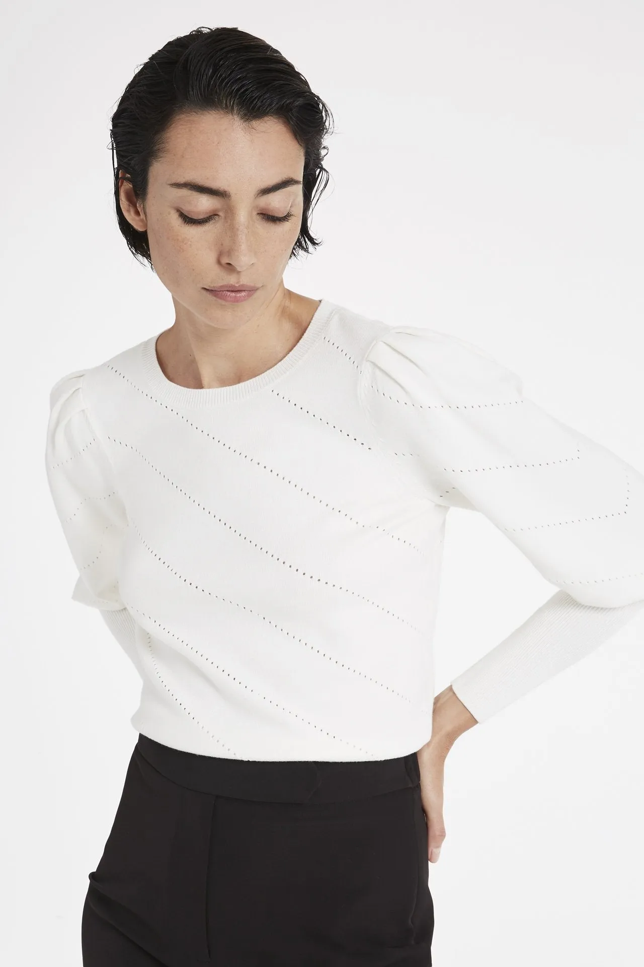 Diagonal Pointelle Poof Sleeve Top