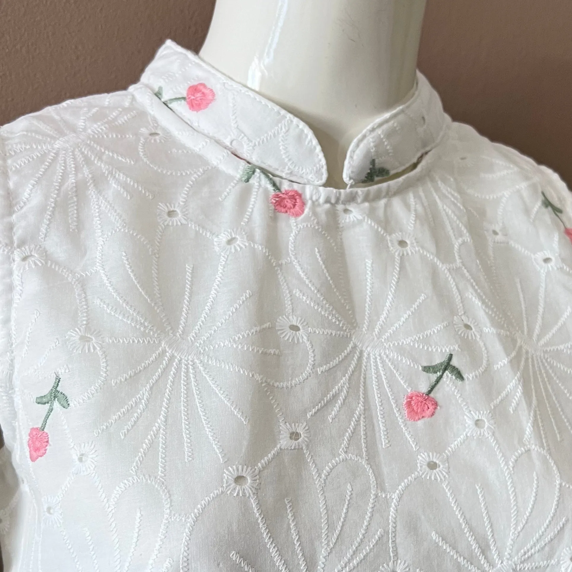 Sleeveless Mandarin Collar Eyelet Top (Pink) XS
