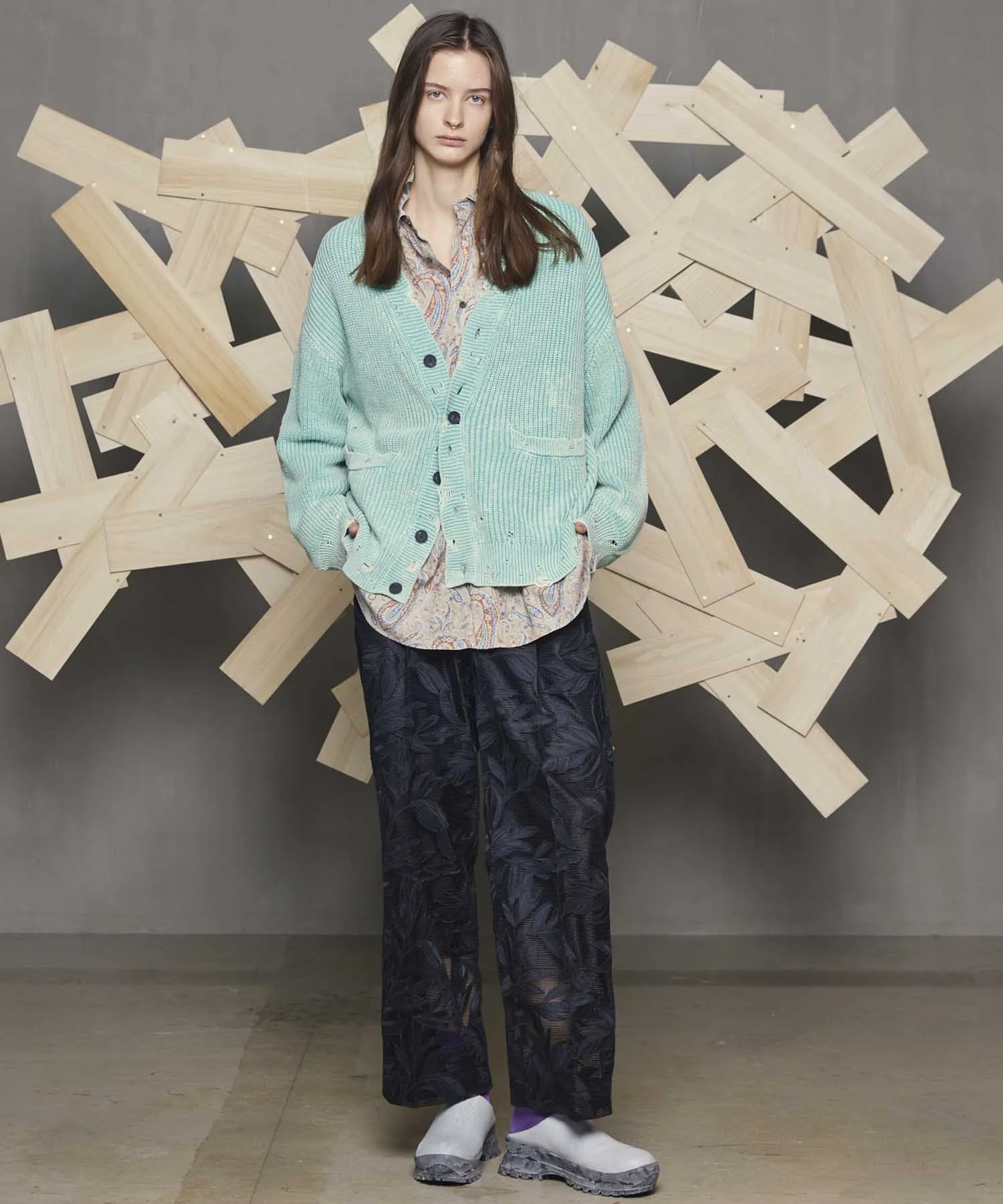 Snow Wash Damaged Prime-Over V-Neck Knit Cardigan