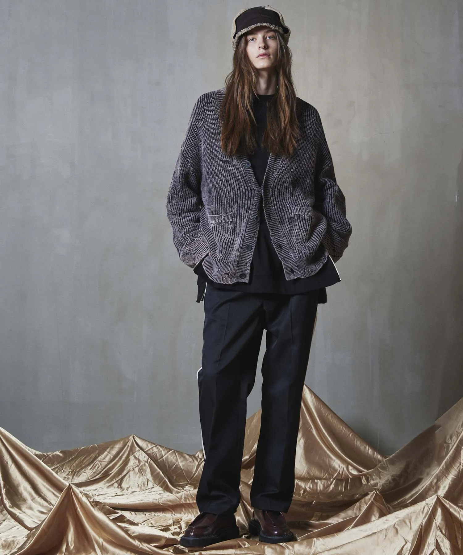 Snow Wash Damaged Prime-Over V-Neck Knit Cardigan