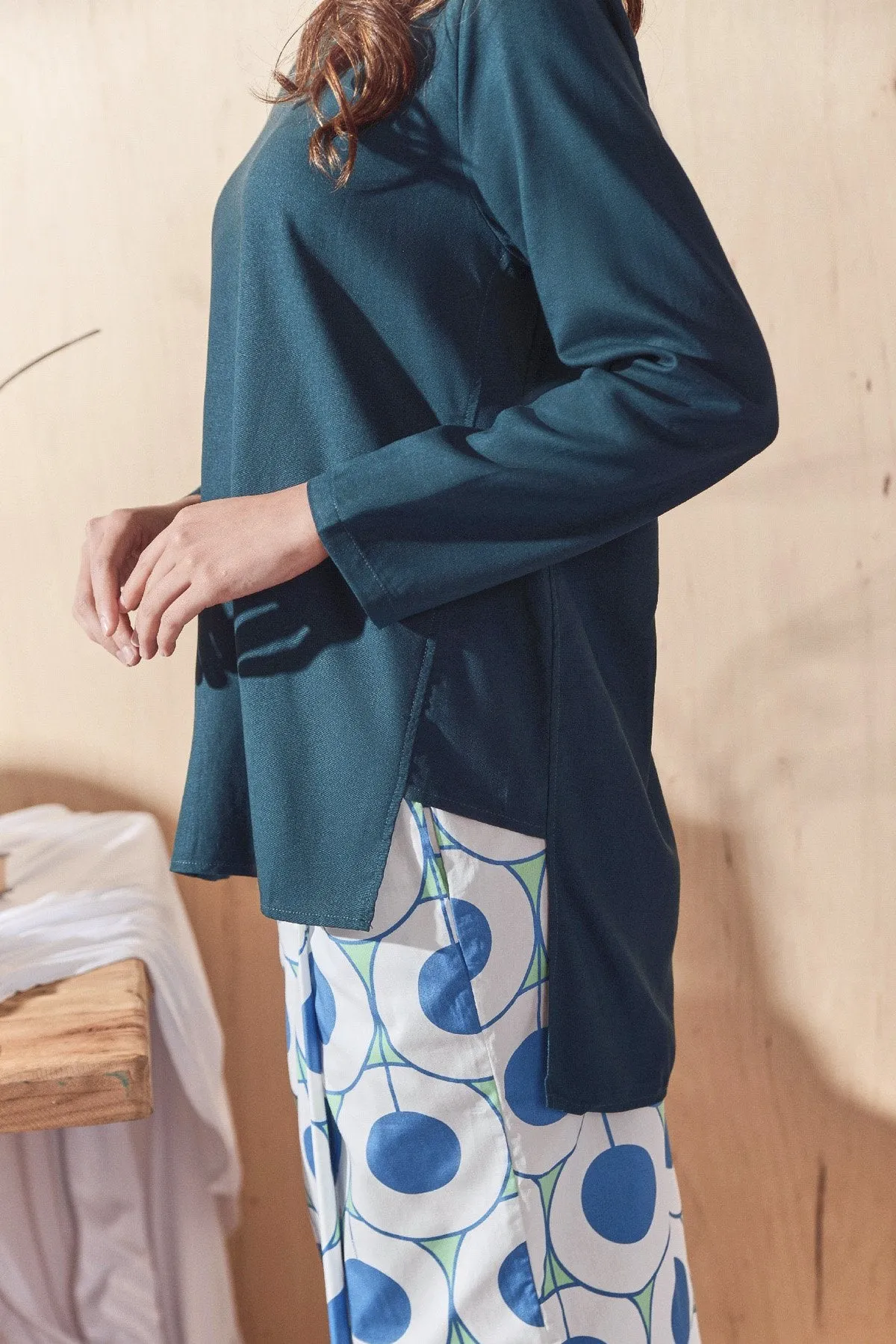 The Balik Women Pesak Blouse - Emerald Green