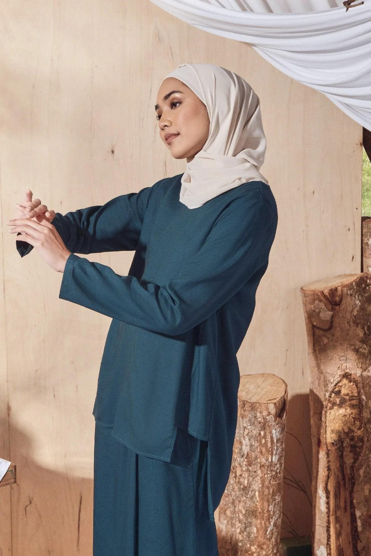 The Balik Women Pesak Blouse - Emerald Green